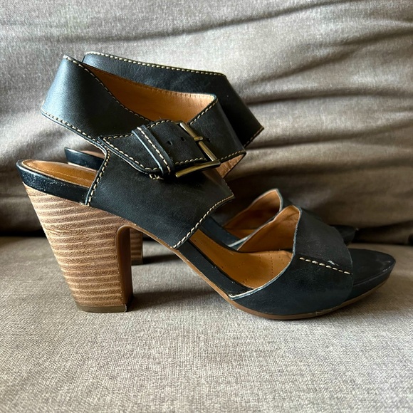 Clark’s Artisan Women 8 Okena Mod 3” Block Heel Sandals Leather Black - Picture 1 of 9